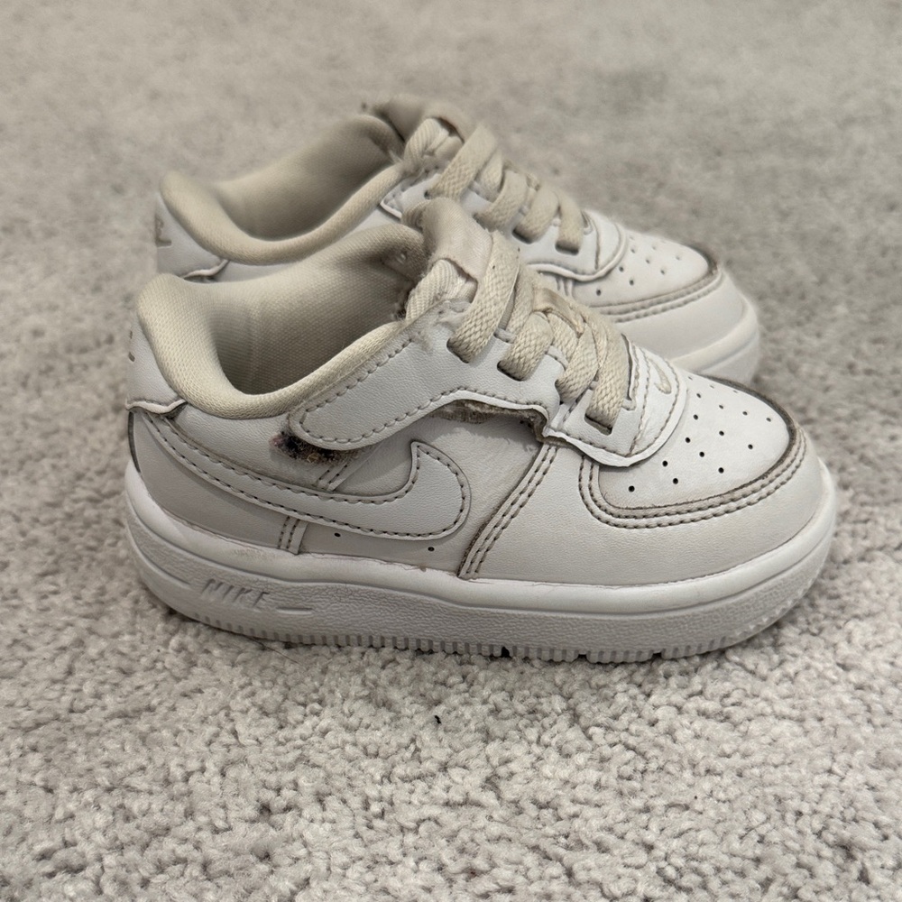 Nike Air Force 1 Toddler Kids White and Gray Sneakers (6C)
